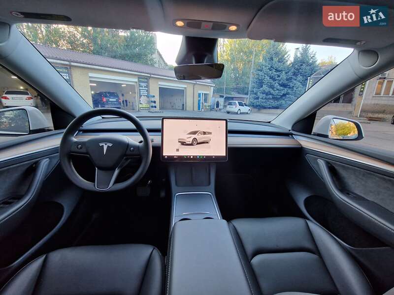 Позашляховик / Кросовер Tesla Model Y 2024 в Дніпрі