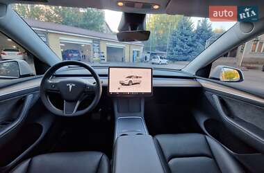 Позашляховик / Кросовер Tesla Model Y 2024 в 