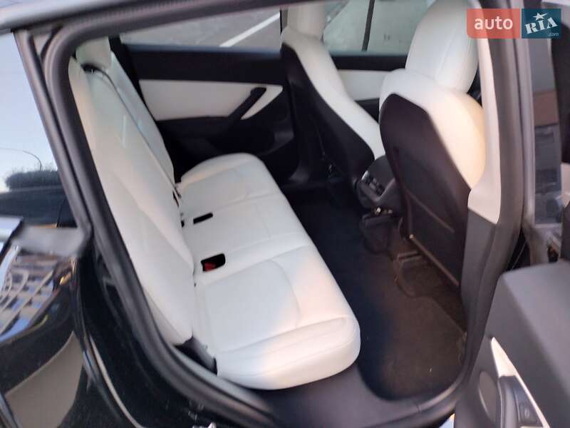 Внедорожник / Кроссовер Tesla Model Y 2021 в Киеве