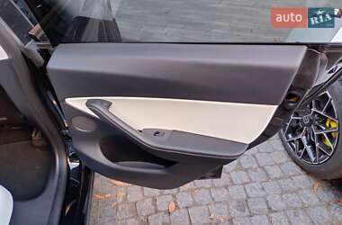 Позашляховик / Кросовер Tesla Model Y 2021 в 