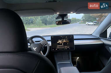 Позашляховик / Кросовер Tesla Model Y 2022 в  фото 12 Позашляховик / Кросовер Tesla Model Y 2022 в