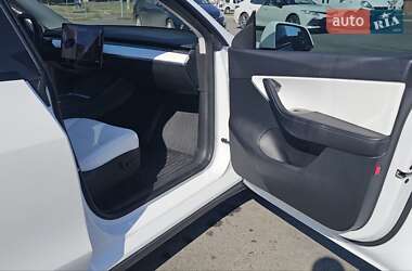 Позашляховик / Кросовер Tesla Model Y 2021 в 