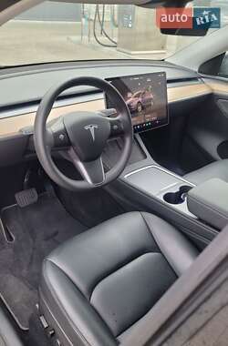 Позашляховик / Кросовер Tesla Model Y 2024 в 