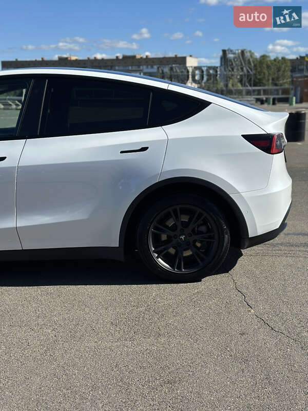 Позашляховик / Кросовер Tesla Model Y 2021 в Києві
