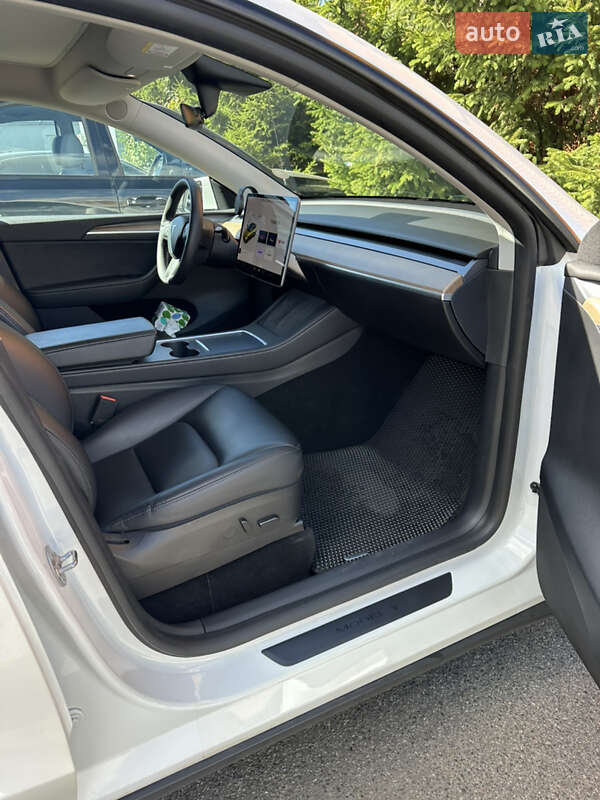Позашляховик / Кросовер Tesla Model Y 2021 в Києві