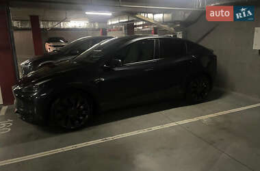 Внедорожник / Кроссовер Tesla Model Y 2024 в 