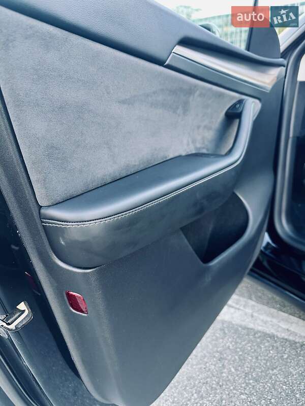 Позашляховик / Кросовер Tesla Model Y 2024 в Києві