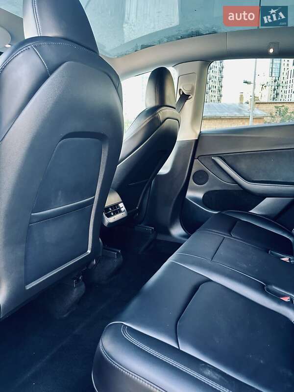 Позашляховик / Кросовер Tesla Model Y 2024 в Києві