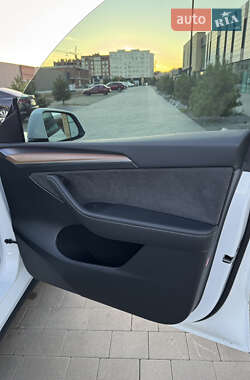 Позашляховик / Кросовер Tesla Model Y 2022 в 