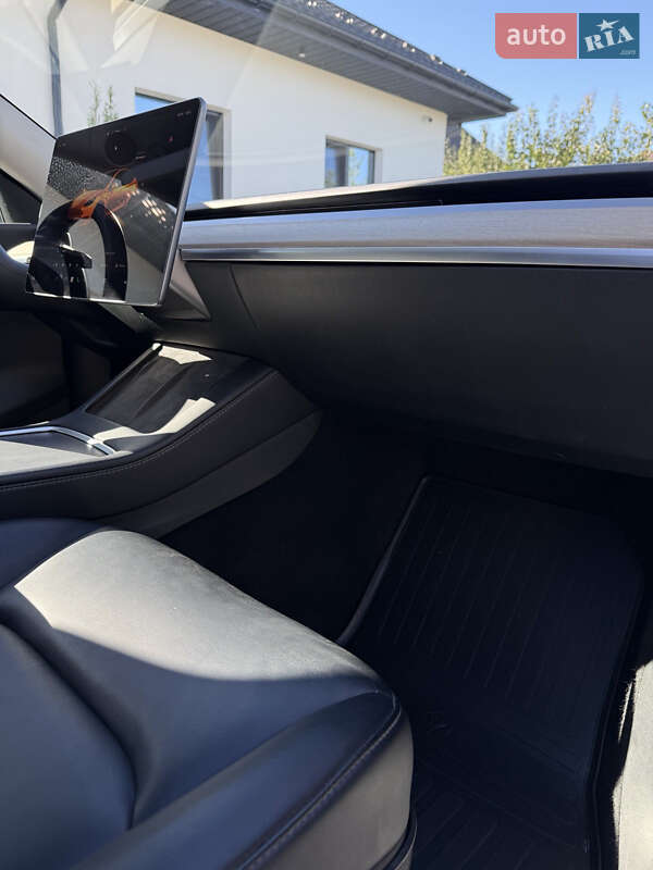 Позашляховик / Кросовер Tesla Model Y 2022 в Рівному