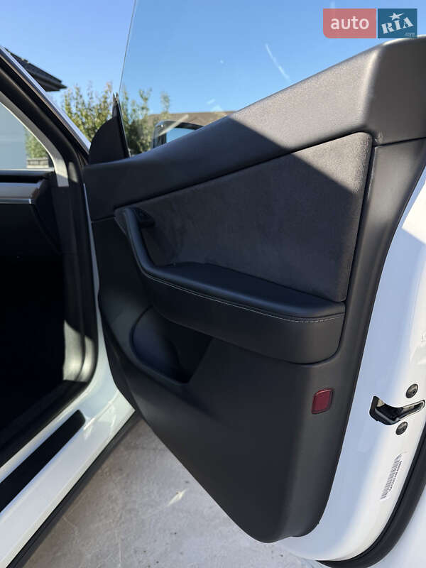 Позашляховик / Кросовер Tesla Model Y 2022 в Рівному