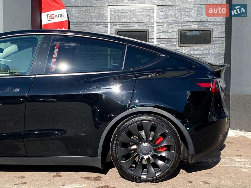 Позашляховик / Кросовер Tesla Model Y 2023 в Києві