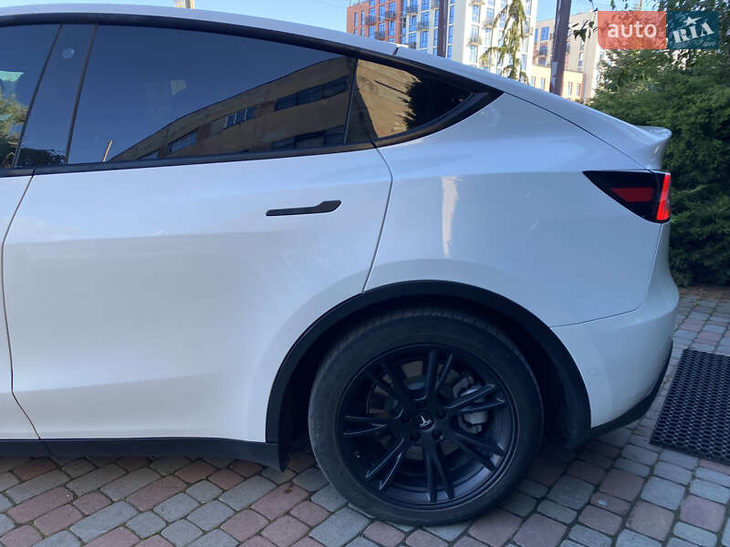 Позашляховик / Кросовер Tesla Model Y 2021 в Львові
