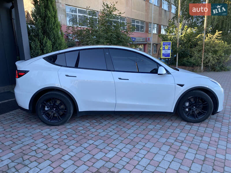Позашляховик / Кросовер Tesla Model Y 2021 в Львові