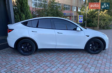 Внедорожник / Кроссовер Tesla Model Y 2021 в 