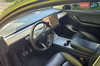 Седан Tesla Model Y 2022 в 