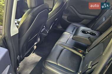 Седан Tesla Model Y 2022 в 