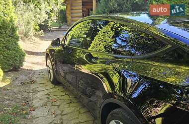 Седан Tesla Model Y 2022 в 