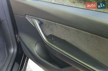 Седан Tesla Model Y 2022 в 