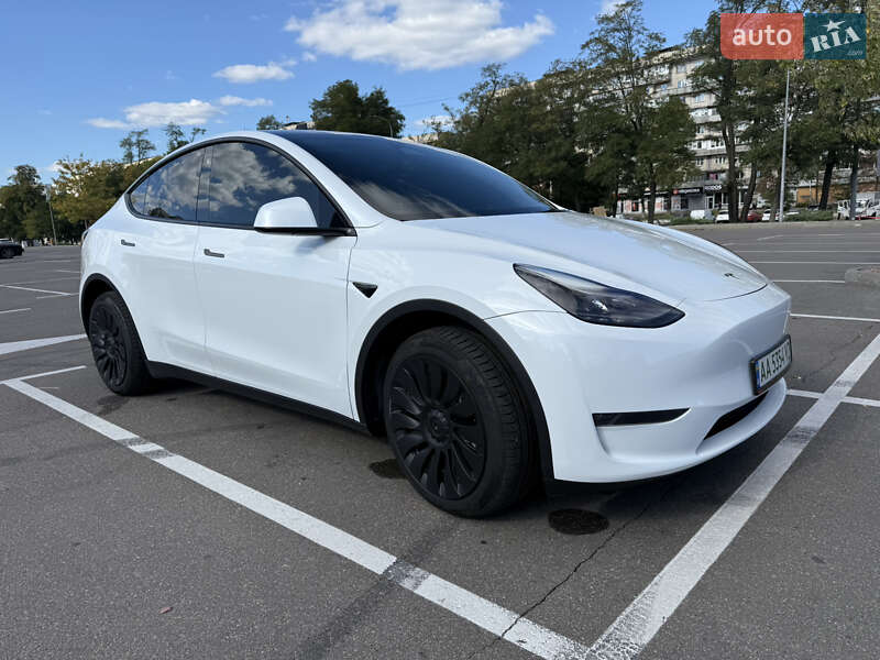 Позашляховик / Кросовер Tesla Model Y 2023 в Києві