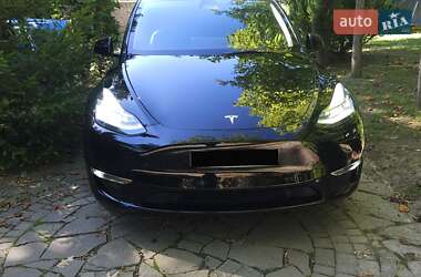 Седан Tesla Model Y 2022 в 