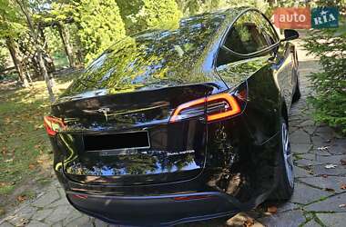 Седан Tesla Model Y 2022 в 