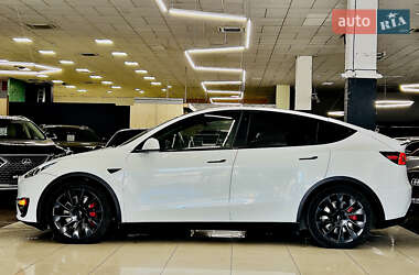 Внедорожник / Кроссовер Tesla Model Y 2021 в 