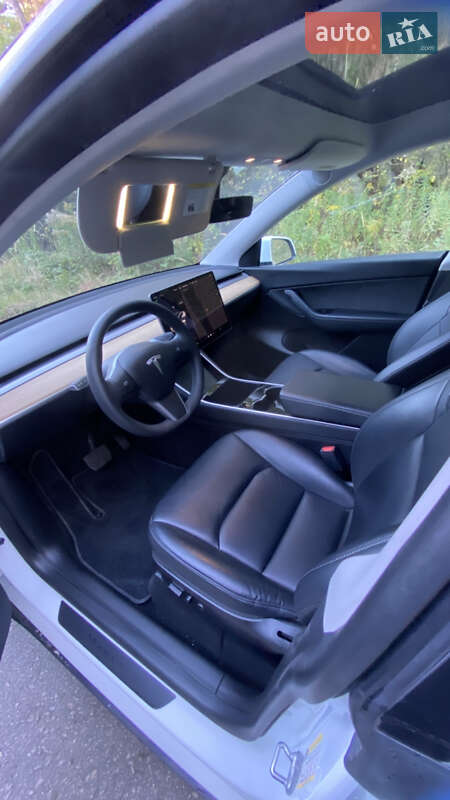 Позашляховик / Кросовер Tesla Model Y 2021 в Вишневому