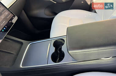 Позашляховик / Кросовер Tesla Model Y 2021 в 