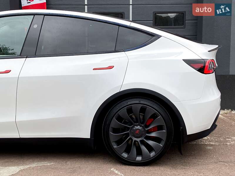Позашляховик / Кросовер Tesla Model Y 2024 в Києві