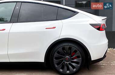 Позашляховик / Кросовер Tesla Model Y 2024 в 