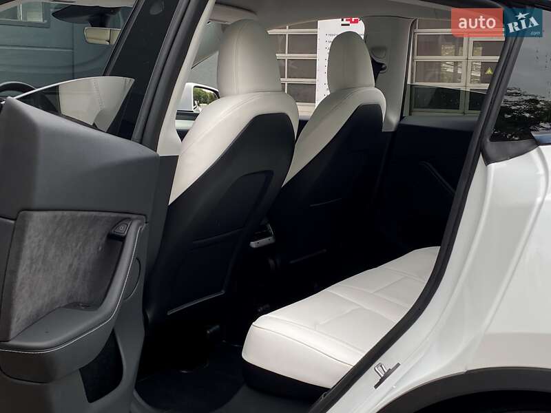 Позашляховик / Кросовер Tesla Model Y 2024 в Києві