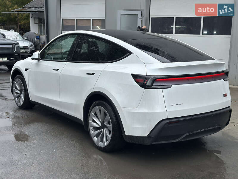 Внедорожник / Кроссовер Tesla Model Y 2025 в Львове