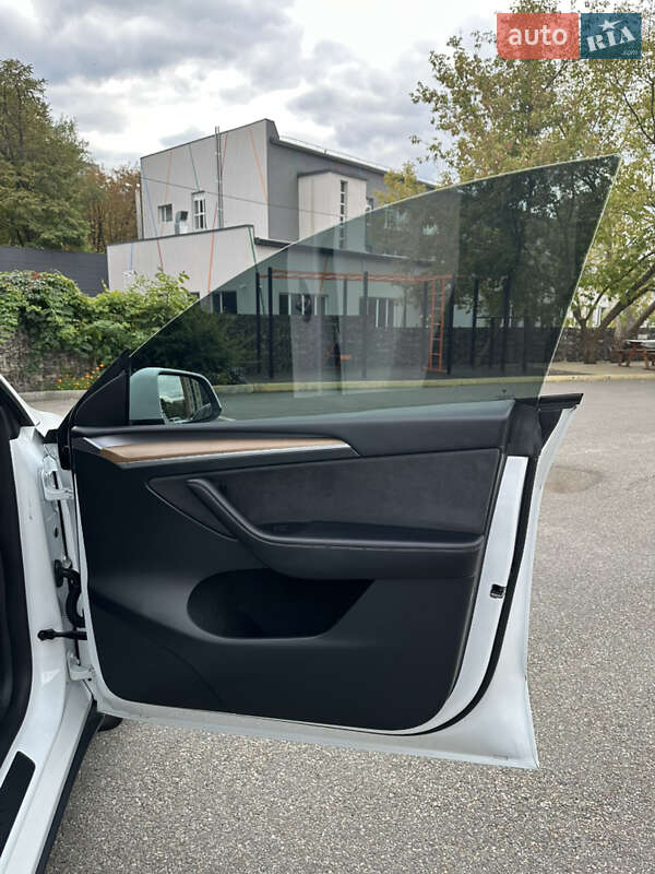 Внедорожник / Кроссовер Tesla Model Y 2023 в Харькове