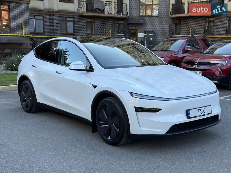 Tesla Model Y 2025