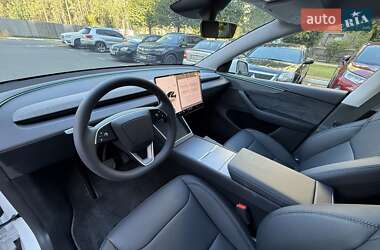 Позашляховик / Кросовер Tesla Model Y 2025 в 