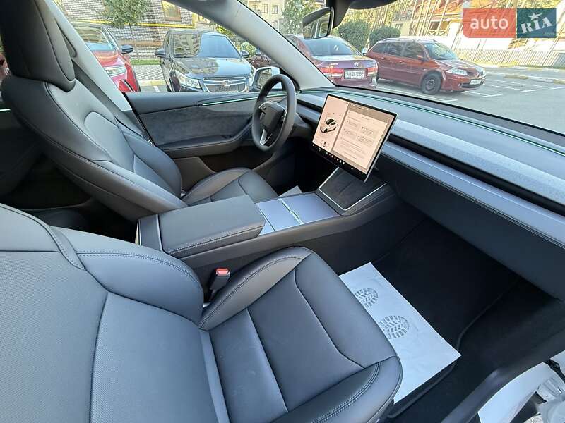 Внедорожник / Кроссовер Tesla Model Y 2025 в Киеве