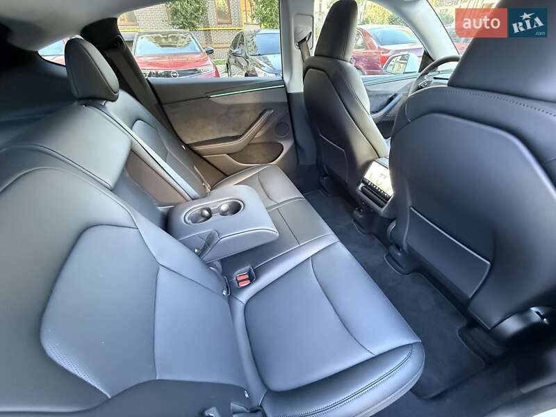 Внедорожник / Кроссовер Tesla Model Y 2025 в Киеве