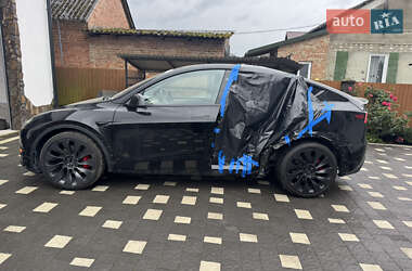 Позашляховик / Кросовер Tesla Model Y 2023 в 