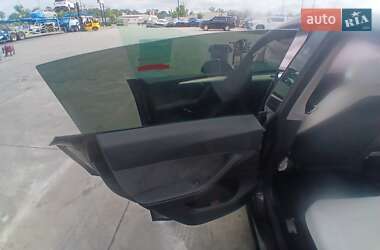 Позашляховик / Кросовер Tesla Model Y 2025 в 