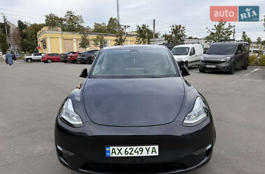 Позашляховик / Кросовер Tesla Model Y 2024 в 