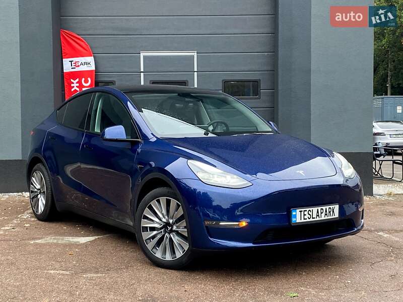 Tesla Model Y 2024