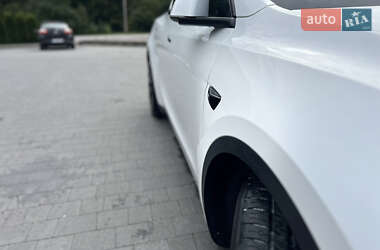 Позашляховик / Кросовер Tesla Model Y 2023 в 
