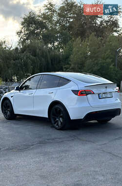 Позашляховик / Кросовер Tesla Model Y 2024 в 