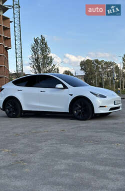 Позашляховик / Кросовер Tesla Model Y 2024 в 