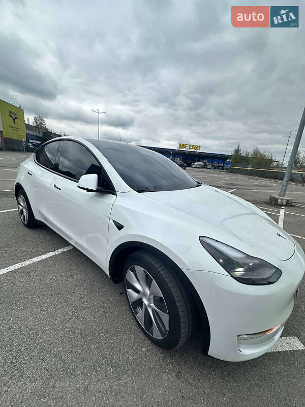 Внедорожник / Кроссовер Tesla Model Y 2024 в Ивано-Франковске