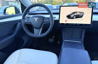 Позашляховик / Кросовер Tesla Model Y 2024 в 