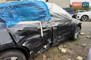 Позашляховик / Кросовер Tesla Model Y 2025 в 