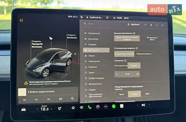 Позашляховик / Кросовер Tesla Model Y 2024 в 