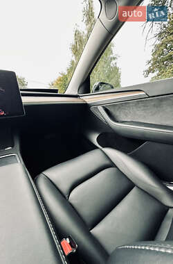 Внедорожник / Кроссовер Tesla Model Y 2024 в 
